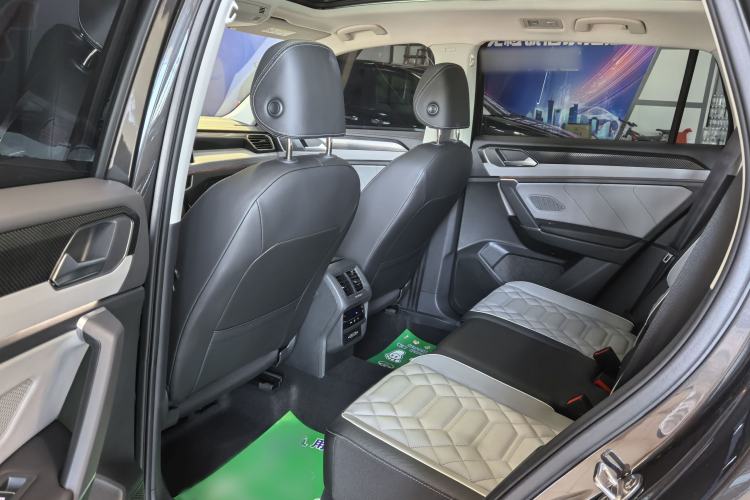 Used Volkswagen Tayron 2024 300TSI Two-Wheel-Drive Luxury Plus Advanced Version Interior 2