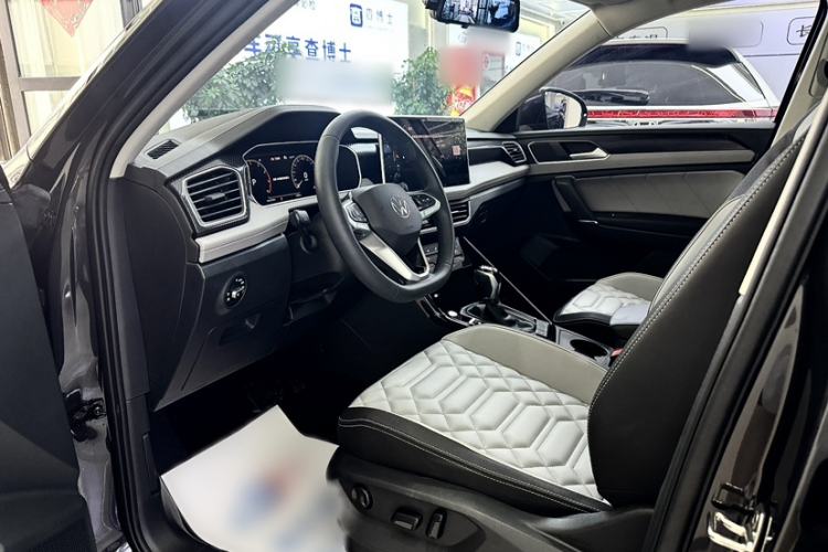 Used Volkswagen Tayron 2024 300TSI Two-Wheel-Drive Luxury Plus Advanced Version Interior 2
