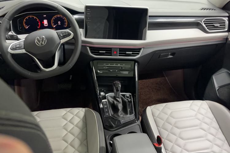 Used Volkswagen Tayron 2024 300TSI Two-Wheel-Drive Luxury Plus Advanced Version Interior 3