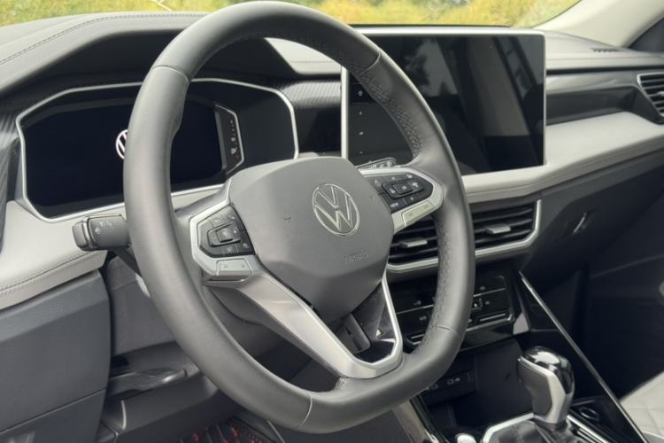 Used Volkswagen Tayron 2024 300TSI Two-Wheel-Drive Luxury Plus Advanced Version Interior 6