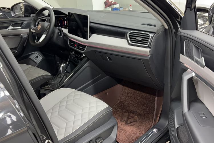 Used Volkswagen Tayron 2024 300TSI Two-Wheel-Drive Luxury Plus Advanced Version Interior 7
