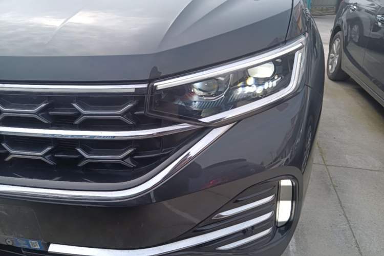 Used Volkswagen Tayron 2024 380TSI All-Wheel Drive R-Line Pro Smart Edition Left Front Headlight