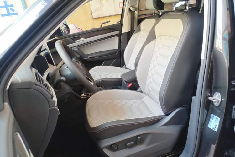 Used Volkswagen Tayron 2024 330TSI Two-Wheel Drive Luxury Plus Advanced Version Left Front Seat