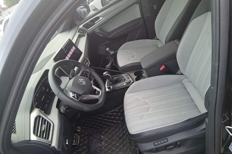 Used Volkswagen Tayron 2024 380TSI All-Wheel Drive R-Line Pro Smart Edition Left Front Seat