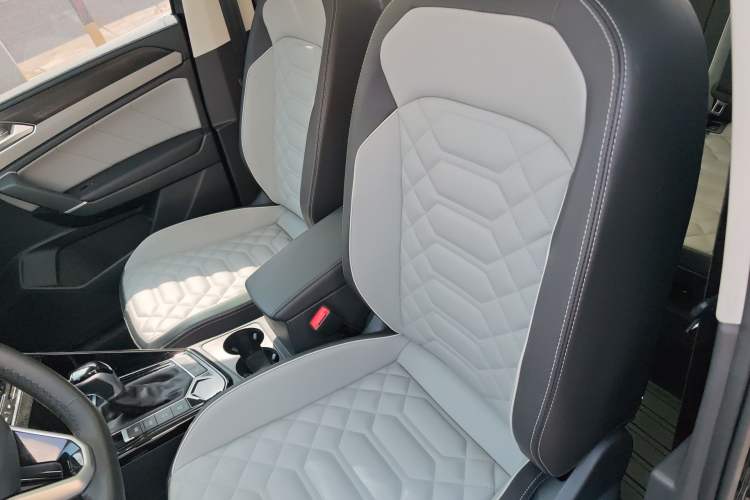 Used Volkswagen Tayron 2024 300TSI Two-Wheel-Drive Luxury Plus Advanced Version Left Front Seat