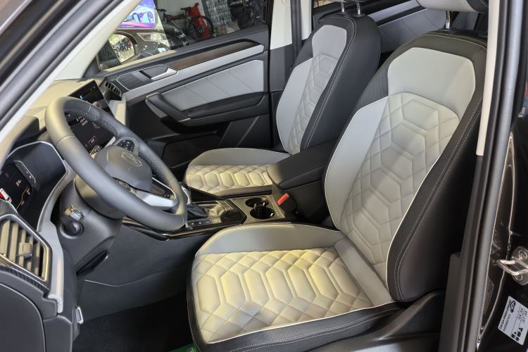 Used Volkswagen Tayron 2024 300TSI Two-Wheel-Drive Luxury Plus Advanced Version Left Front Seat