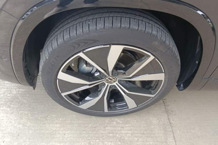 Used Volkswagen Tayron 2024 380TSI All-Wheel Drive R-Line Pro Smart Edition Left Front Wheel Hub