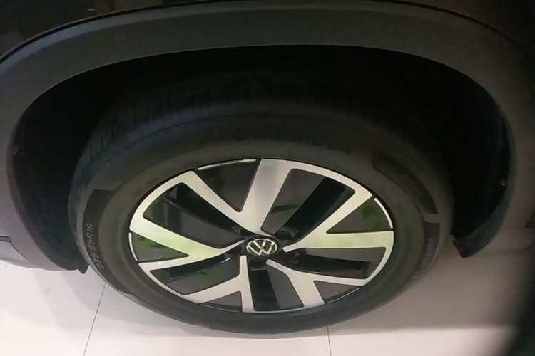 Used Volkswagen Tayron 2024 330TSI Two-Wheel Drive Luxury Plus Advanced Version Left Front Wheel Hub
