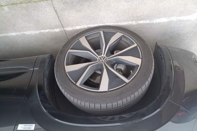 Used Volkswagen Tayron 2024 380TSI All-Wheel Drive R-Line Pro Smart Edition Left Front Wheel Hub