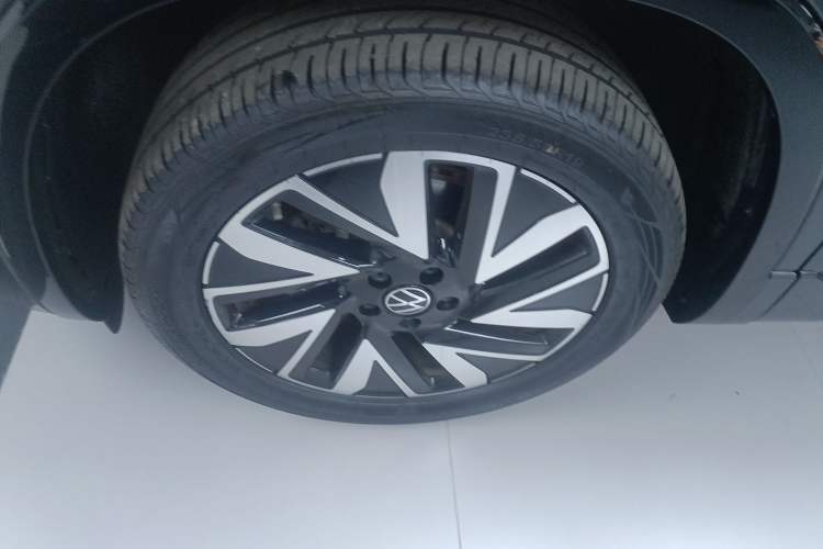 Used Volkswagen Tayron 2024 380TSI Four-Wheel Drive R-Line High-Energy Version Left Front Wheel Hub