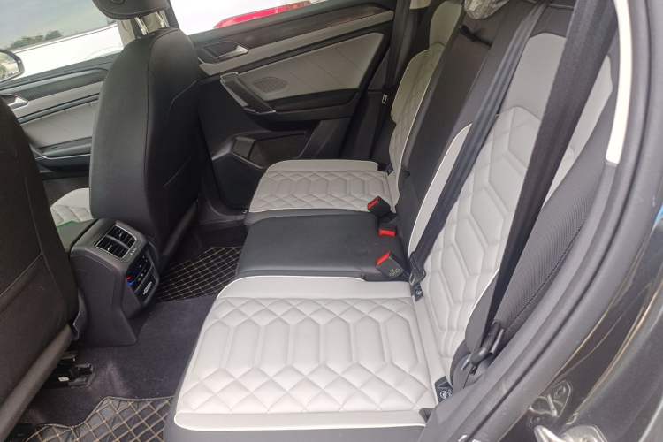 Used Volkswagen Tayron 2024 330TSI Two-Wheel Drive Luxury Plus Advanced Version Left Rear Seat