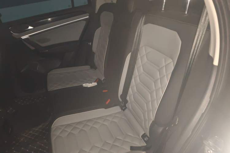 Used Volkswagen Tayron 2024 300TSI Two-Wheel-Drive Luxury Plus Advanced Version Left Rear Seat