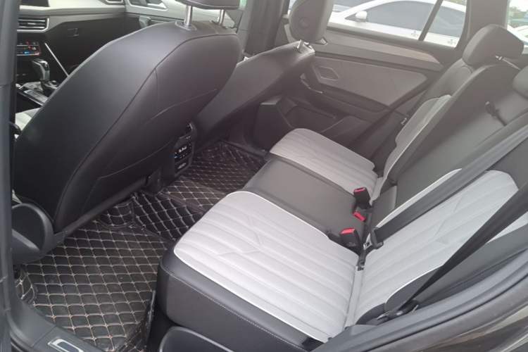 Used Volkswagen Tayron 2024 380TSI All-Wheel Drive R-Line Pro Smart Edition Left Rear Seat