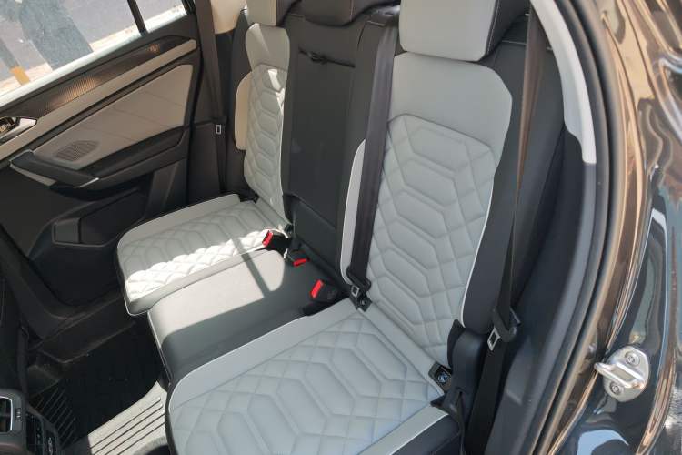 Used Volkswagen Tayron 2024 300TSI Two-Wheel-Drive Luxury Plus Advanced Version Left Rear Seat