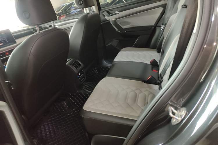 Used Volkswagen Tayron 2024 330TSI Two-Wheel Drive Luxury Plus Advanced Version Left Rear Seat