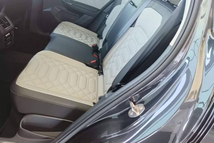 Used Volkswagen Tayron 2024 330TSI Two-Wheel Drive Luxury Plus Advanced Version Left Rear Seat