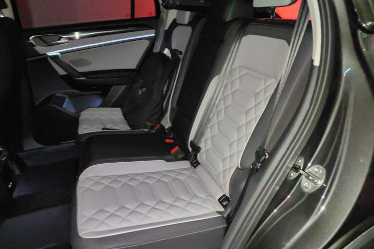 Used Volkswagen Tayron 2024 300TSI Two-Wheel-Drive Luxury Plus Advanced Version Left Rear Seat