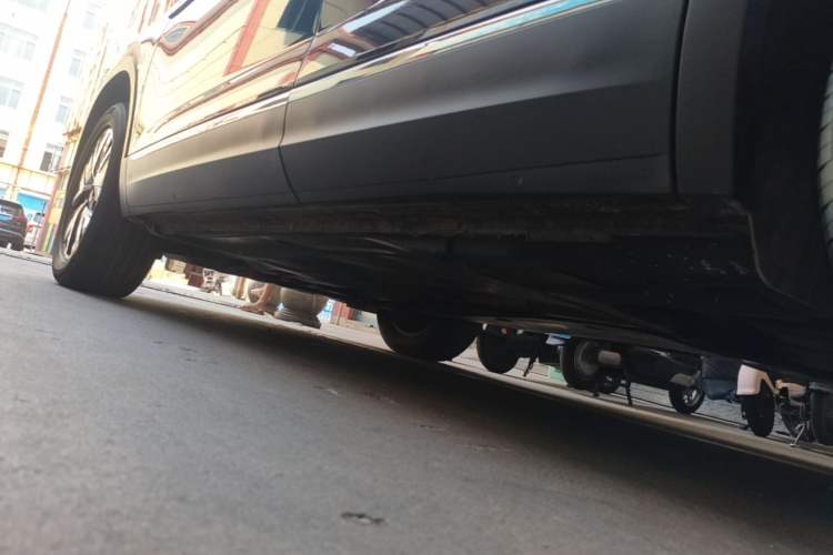 Used Volkswagen Tayron 2024 330TSI Two-Wheel Drive Luxury Plus Advanced Version Left Side Sill