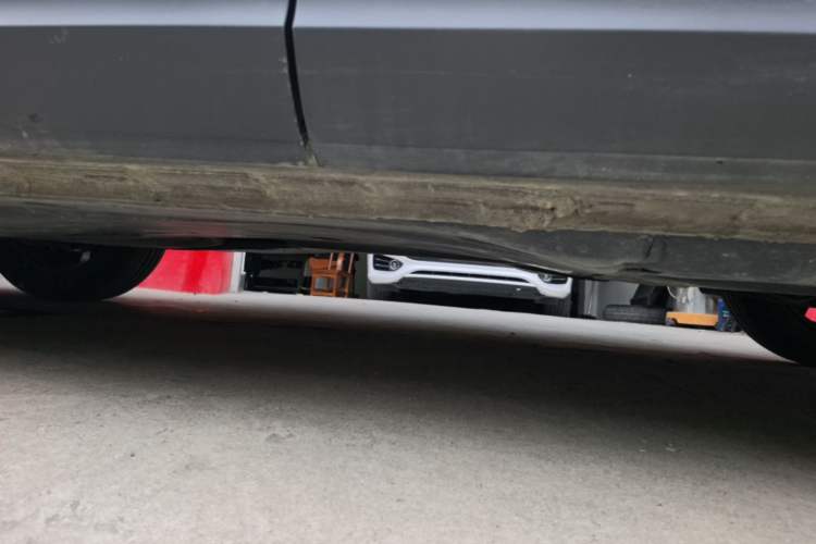 Used Volkswagen Tayron 2024 300TSI Two-Wheel-Drive Luxury Plus Advanced Version Left Side Sill