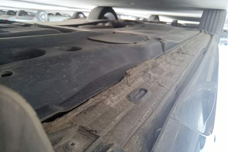 Used Volkswagen Tayron 2024 380TSI All-Wheel Drive R-Line Pro Smart Edition Left Side Sill
