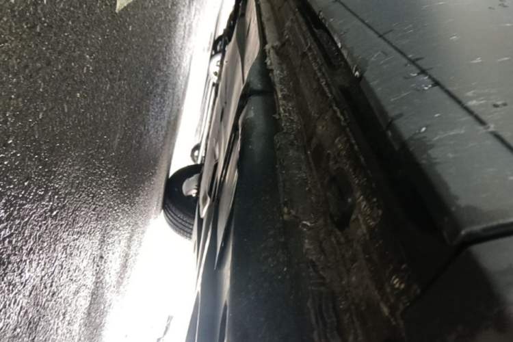 Used Volkswagen Tayron 2024 300TSI Two-Wheel-Drive Luxury Plus Advanced Version Left Side Sill