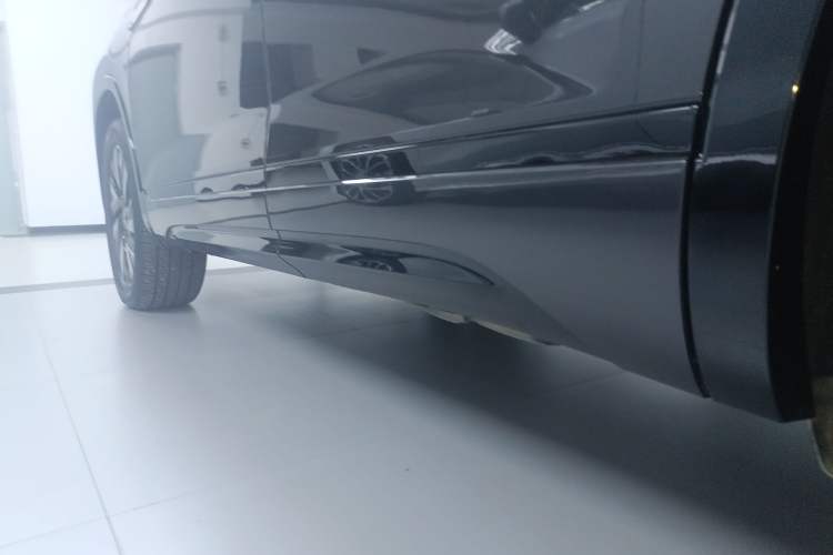 Used Volkswagen Tayron 2024 380TSI Four-Wheel Drive R-Line High-Energy Version Left Side Sill