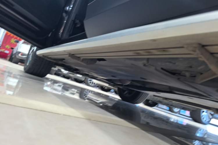 Used Volkswagen Tayron 2024 330TSI Two-Wheel Drive Luxury Plus Advanced Version Left Side Sill