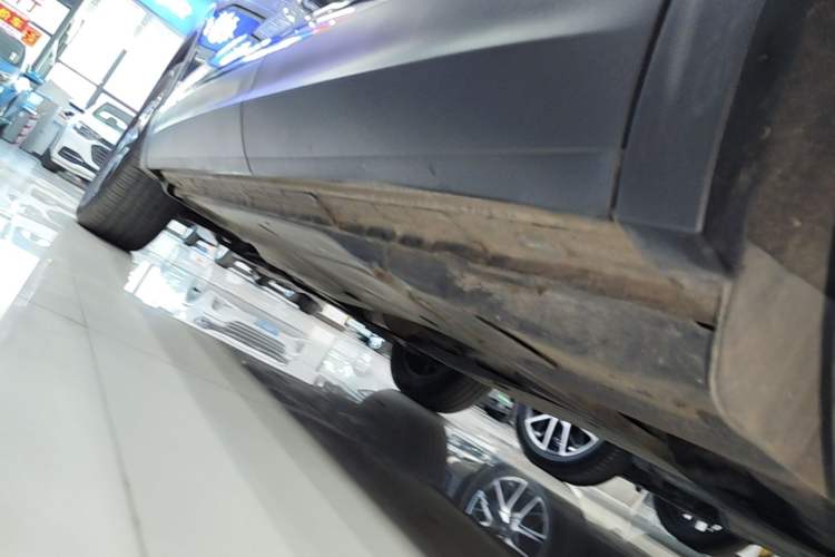 Used Volkswagen Tayron 2024 330TSI Two-Wheel Drive Luxury Plus Advanced Version Left Side Sill