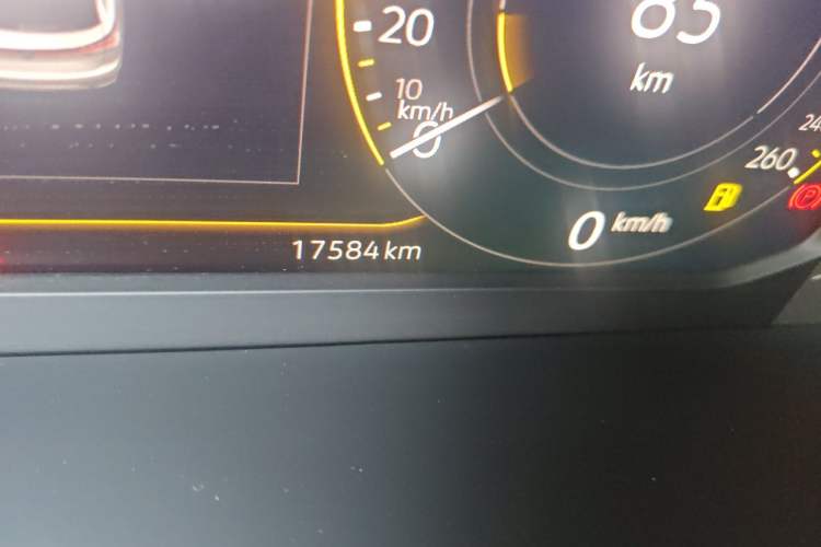 Used Volkswagen Tayron 2024 330TSI Two-Wheel Drive Luxury Plus Advanced Version Odometer Close Up