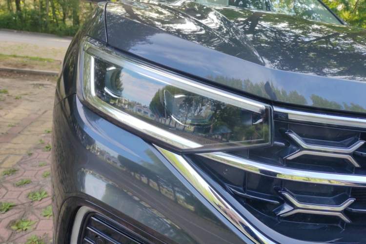 Used Volkswagen Tayron 2024 300TSI Two-Wheel-Drive Luxury Plus Advanced Version Right Front Headlight