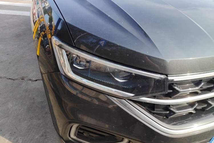 Used Volkswagen Tayron 2024 300TSI Two-Wheel-Drive Luxury Plus Advanced Version Right Front Headlight