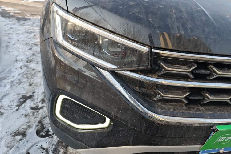 Used Volkswagen Tayron 2024 300TSI Two-Wheel-Drive Luxury Plus Advanced Version Right Front Headlight