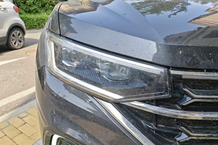 Used Volkswagen Tayron 2024 330TSI Two-Wheel Drive Luxury Plus Advanced Version Right Front Headlight