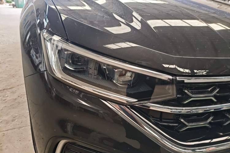 Used Volkswagen Tayron 2024 300TSI Two-Wheel-Drive Luxury Plus Advanced Version Right Front Headlight