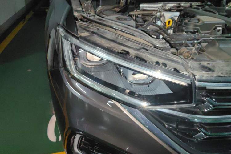 Used Volkswagen Tayron 2024 300TSI Two-Wheel-Drive Luxury Plus Advanced Version Right Front Headlight