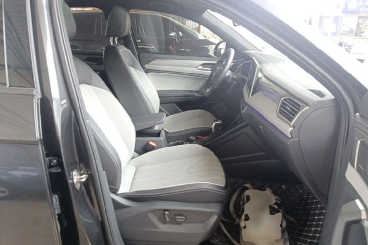 Used Volkswagen Tayron 2024 380TSI All-Wheel Drive R-Line Pro Smart Edition Right Front Seat