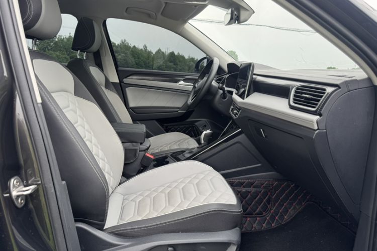 Used Volkswagen Tayron 2024 300TSI Two-Wheel-Drive Luxury Plus Advanced Version Right Front Seat