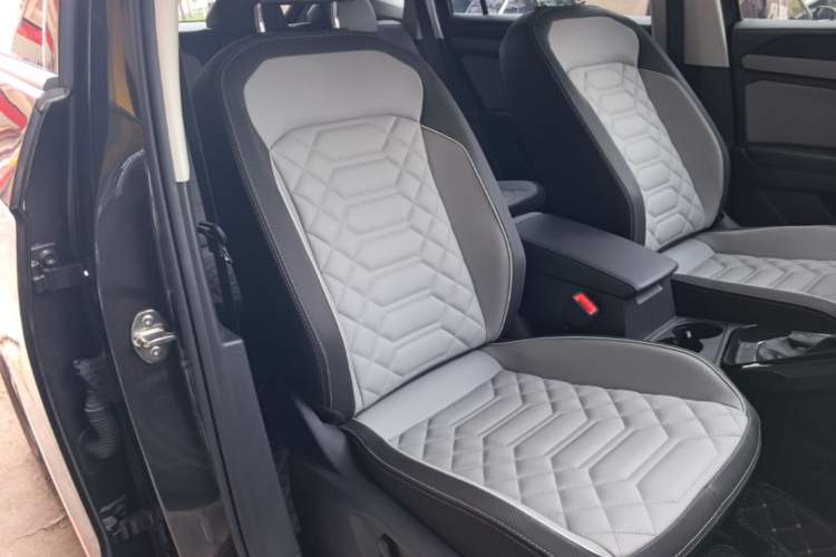 Used Volkswagen Tayron 2024 300TSI Two-Wheel-Drive Luxury Plus Advanced Version Right Front Seat
