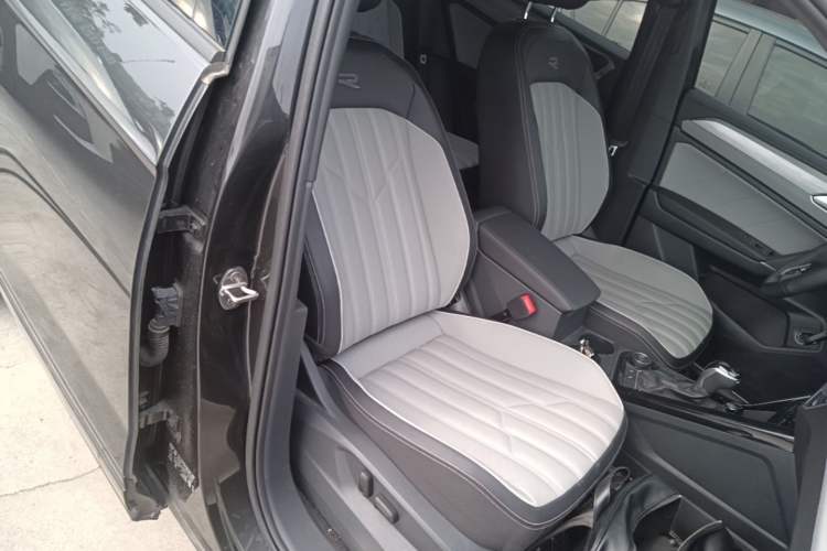 Used Volkswagen Tayron 2024 380TSI All-Wheel Drive R-Line Pro Smart Edition Right Front Seat
