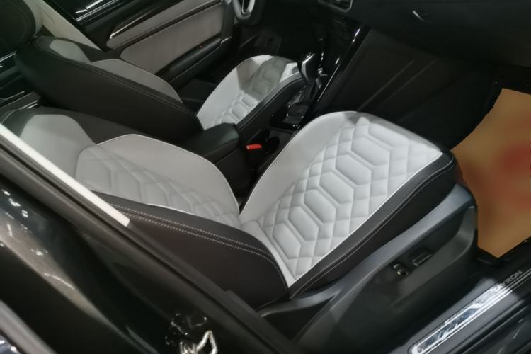 Used Volkswagen Tayron 2024 330TSI Two-Wheel Drive Luxury Plus Advanced Version Right Front Seat
