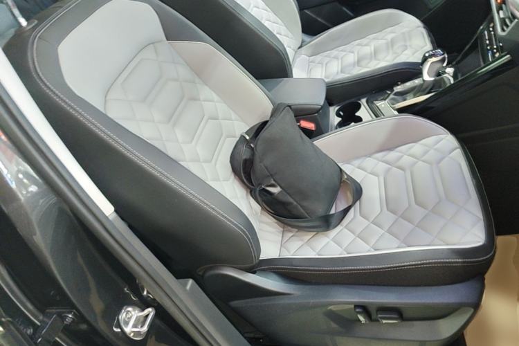 Used Volkswagen Tayron 2024 330TSI Two-Wheel Drive Luxury Plus Advanced Version Right Front Seat