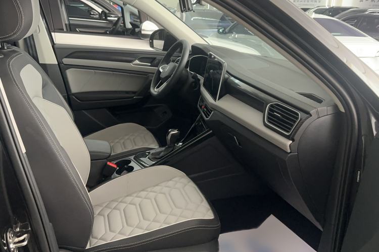 Used Volkswagen Tayron 2024 300TSI Two-Wheel-Drive Luxury Plus Advanced Version Right Front Seat