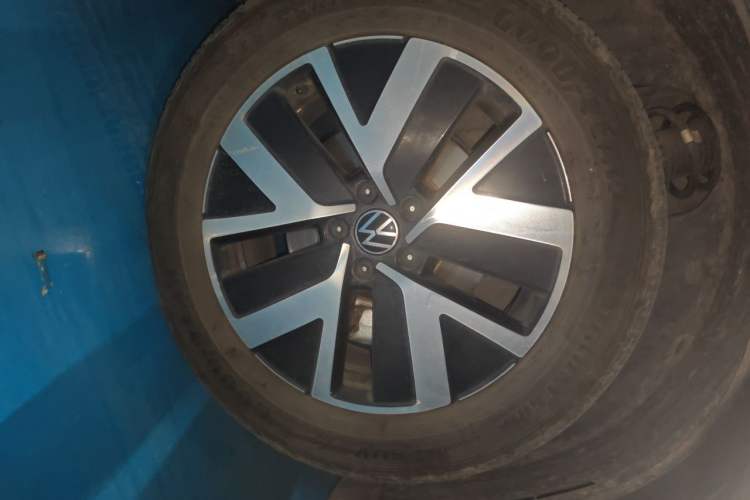 Used Volkswagen Tayron 2024 300TSI Two-Wheel-Drive Luxury Plus Advanced Version Right Front Wheel Hub