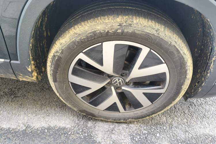 Used Volkswagen Tayron 2024 330TSI Two-Wheel Drive Luxury Plus Advanced Version Right Front Wheel Hub