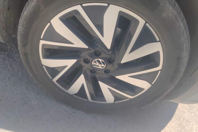 Used Volkswagen Tayron 2024 300TSI Two-Wheel-Drive Luxury Plus Advanced Version Right Front Wheel Hub