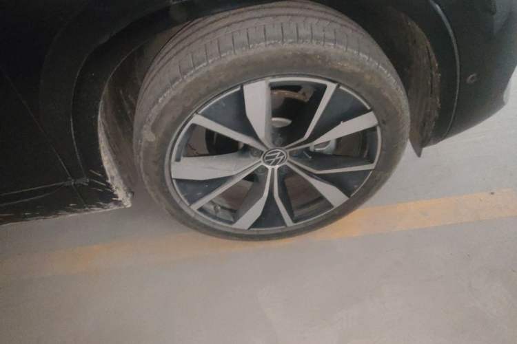 Used Volkswagen Tayron 2024 380TSI All-Wheel Drive R-Line Pro Smart Edition Right Front Wheel Hub