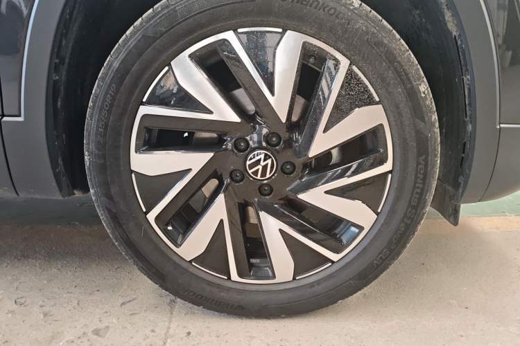 Used Volkswagen Tayron 2024 300TSI Two-Wheel-Drive Luxury Plus Advanced Version Right Front Wheel Hub