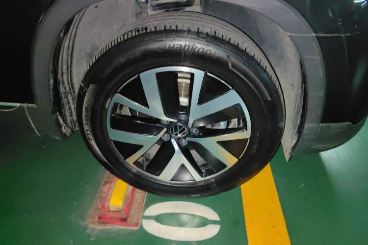 Used Volkswagen Tayron 2024 300TSI Two-Wheel-Drive Luxury Plus Advanced Version Right Front Wheel Hub