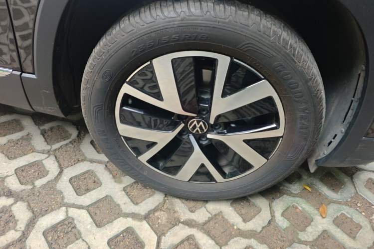 Used Volkswagen Tayron 2024 300TSI Two-Wheel-Drive Luxury Plus Advanced Version Right Front Wheel Hub