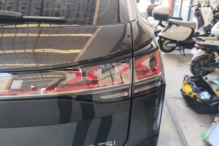 Used Volkswagen Tayron 2024 330TSI Two-Wheel Drive Luxury Plus Advanced Version Right Rear Taillight
